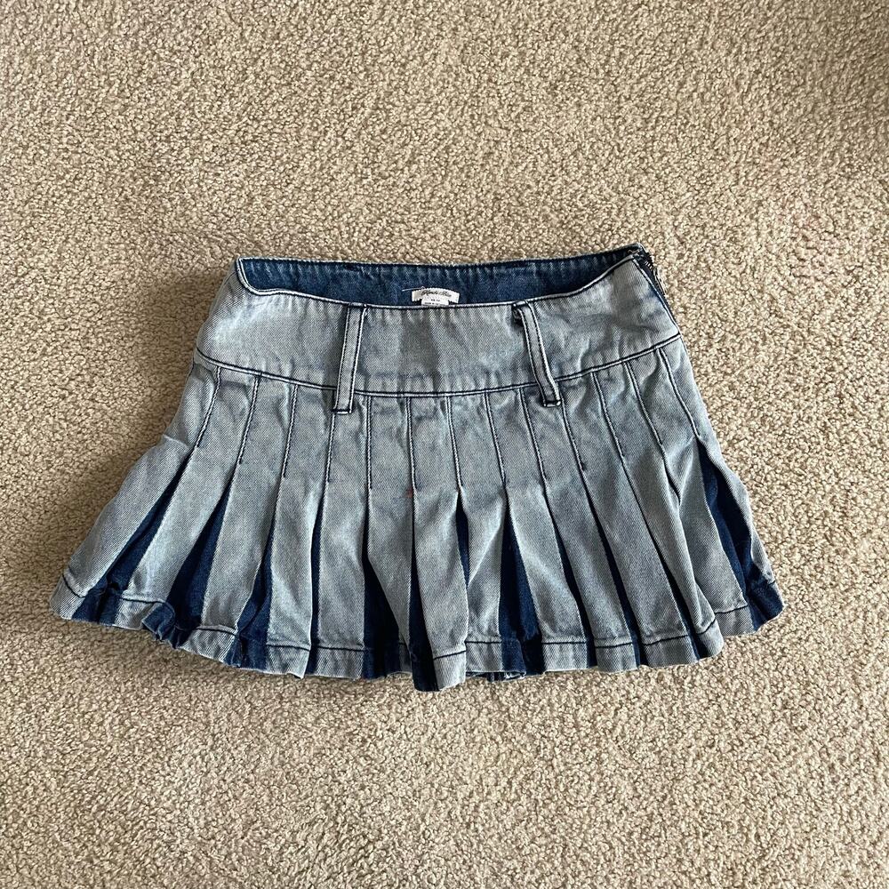 Urban Outfitters Kimchi Blue Rowan Denim Pleated Mini Skirt - Size XS